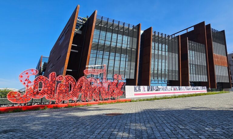 Europejskie Centrum Solidarności na zewnątrz