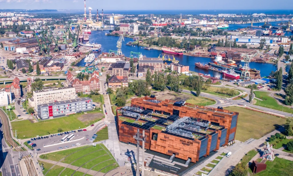 Europejskie Centrum solidarności z lotu ptaka, europejskie centrum solidarności, gdańsk atrakcje, centrum solidarności, gdańsk atrakcje dla dorosłych